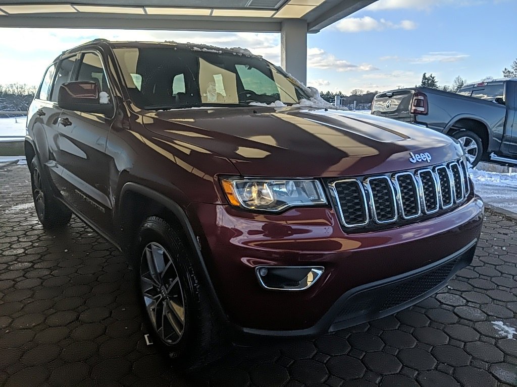 Used 2018 Jeep Grand Cherokee Laredo image 3