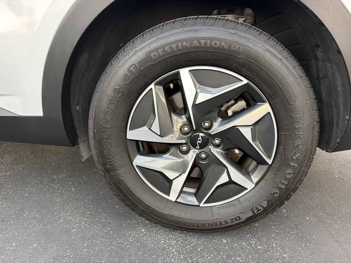 Used 2022 Kia Sorento S FWD image 32