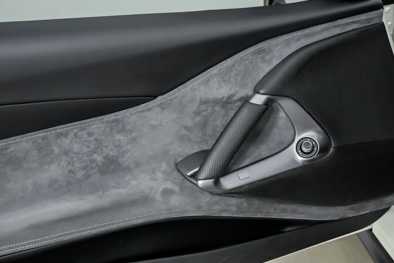 Used 2018 Ferrari 812 Superfast RWD image 19