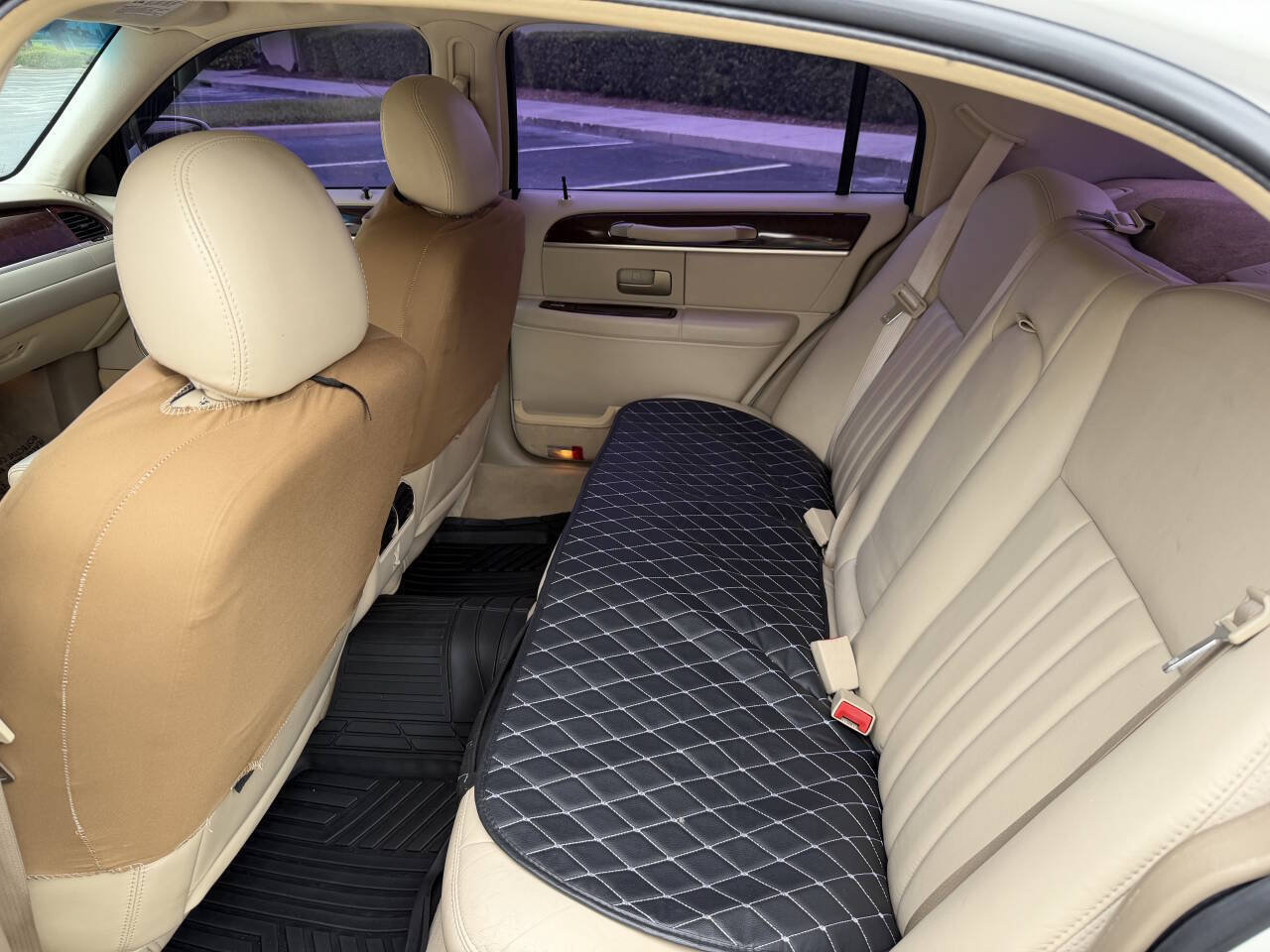 Used 2006 Lincoln Town Car Signature RWD image 9