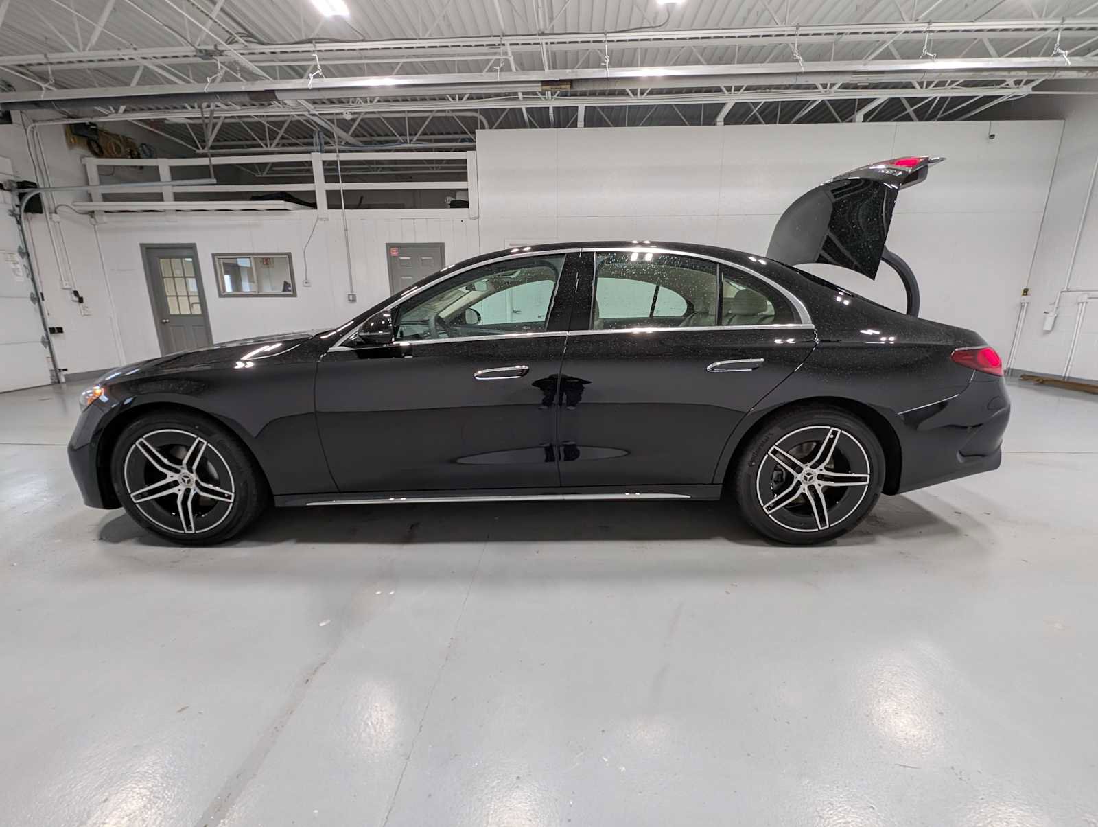 New 2026 Mercedes-Benz E 350 4MATIC Sedan image 10