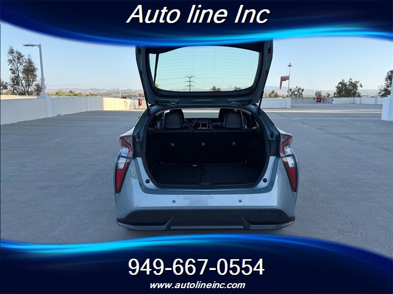Used 2017 Toyota Prius Three Touring FWD image 5