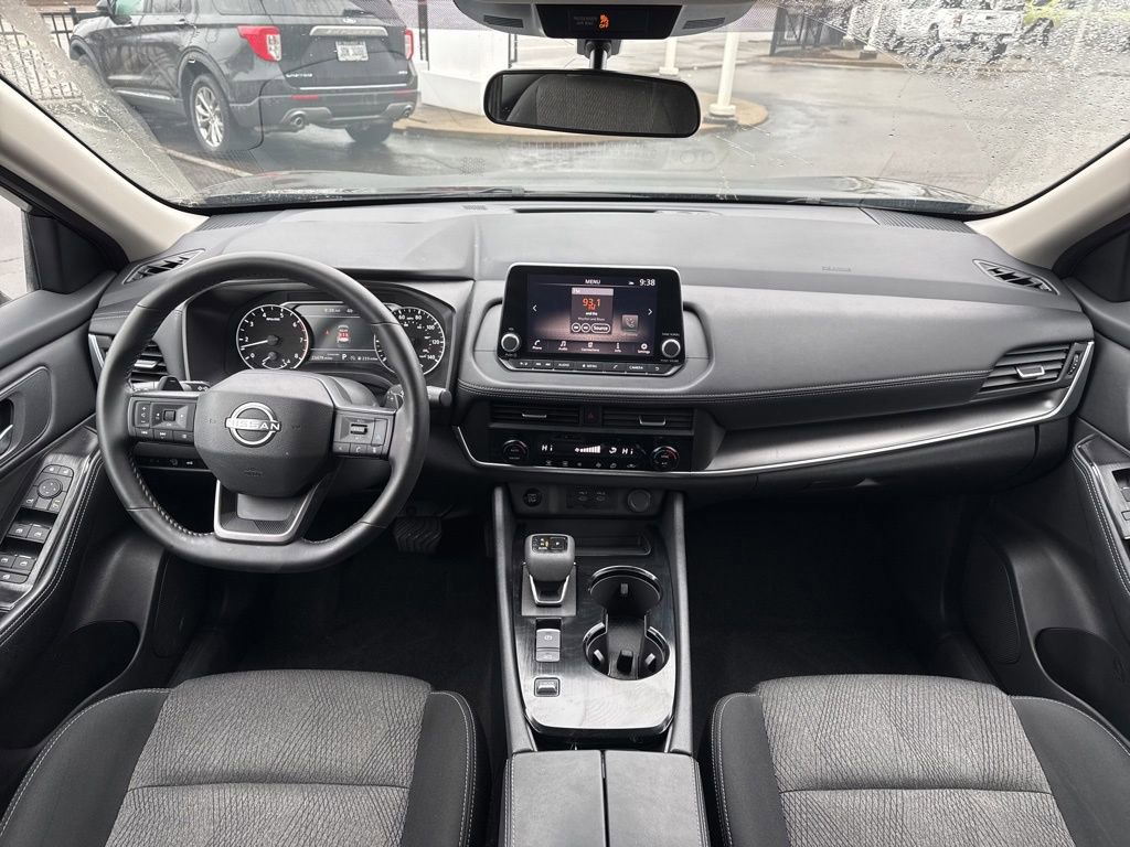 Used 2025 Nissan Rogue SV image 18