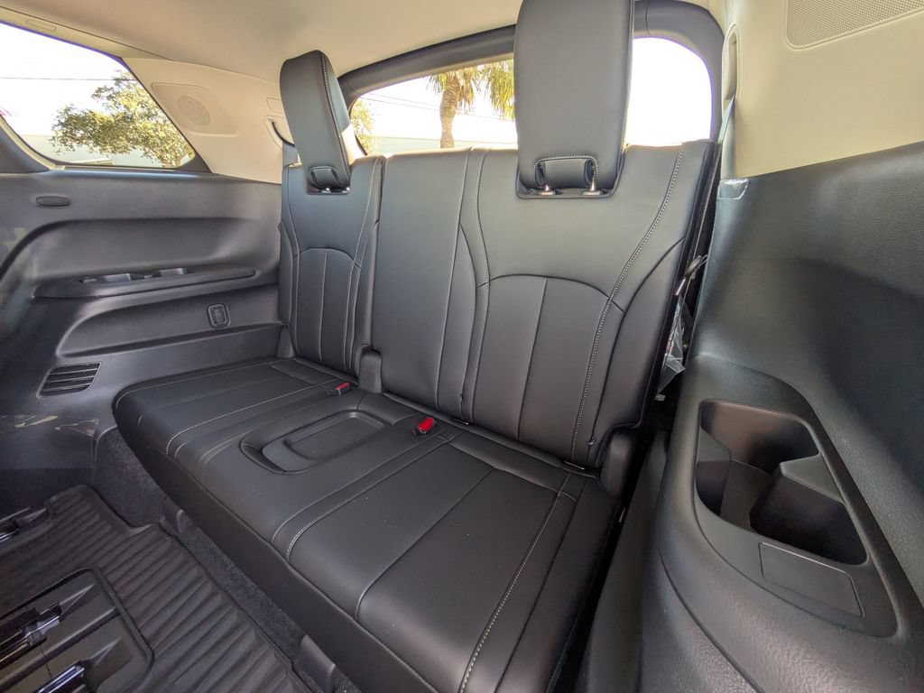 New 2026 INFINITI QX60 Luxe w/ Family Package AWD/4WD image 15