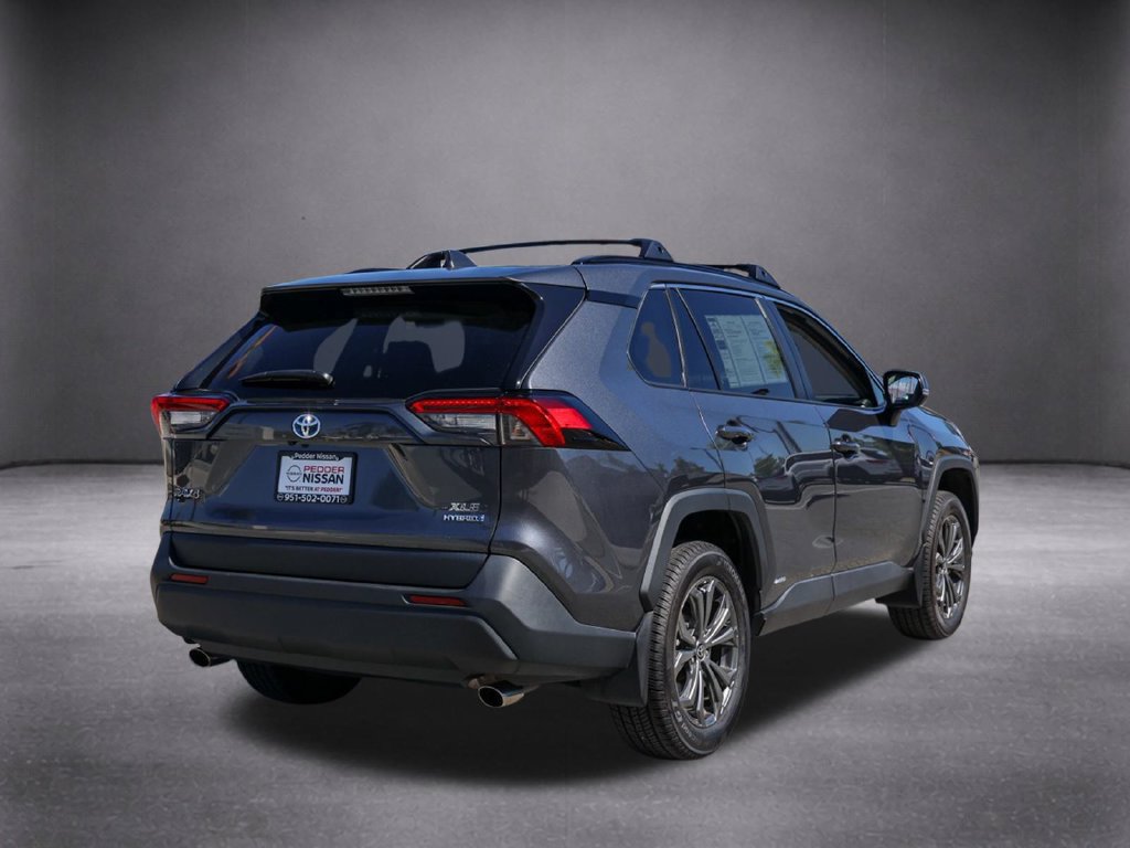 Used 2022 Toyota RAV4 XLE Premium AWD/4WD image 4