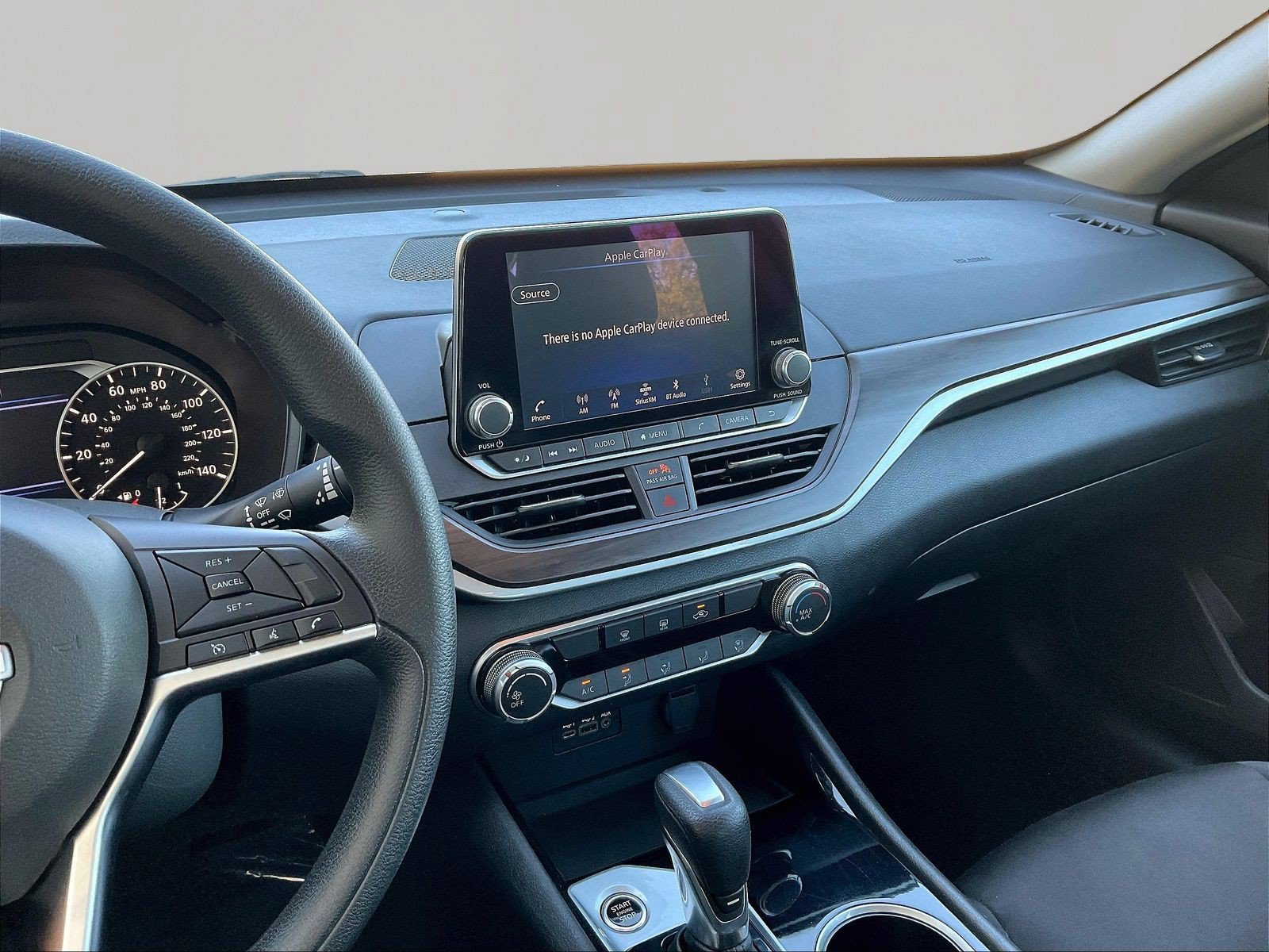 Used 2024 Nissan Altima 2.5 SV FWD image 9