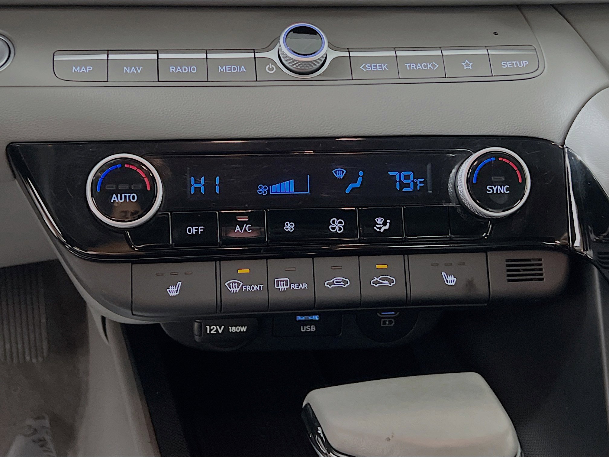 Used 2025 Hyundai Elantra SEL image 26