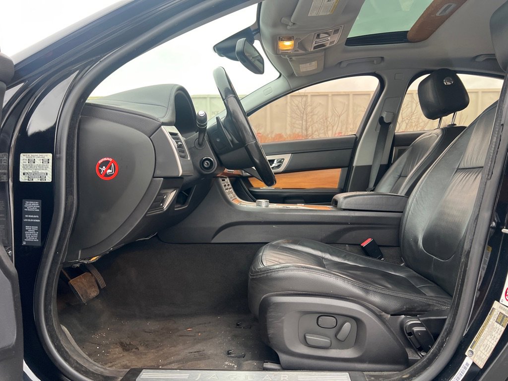 Used 2010 Jaguar XF Luxury image 10