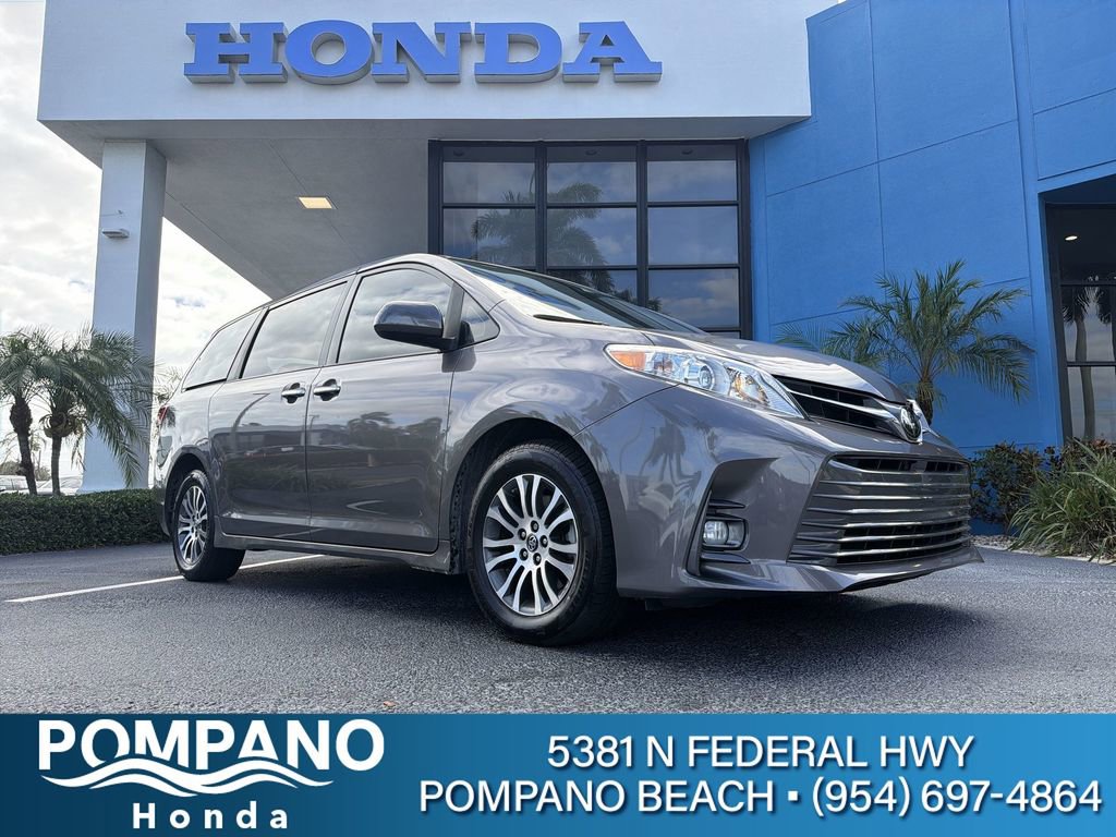 Used 2019 Toyota Sienna XLE w/ XLE Navigation Package FWD image 1