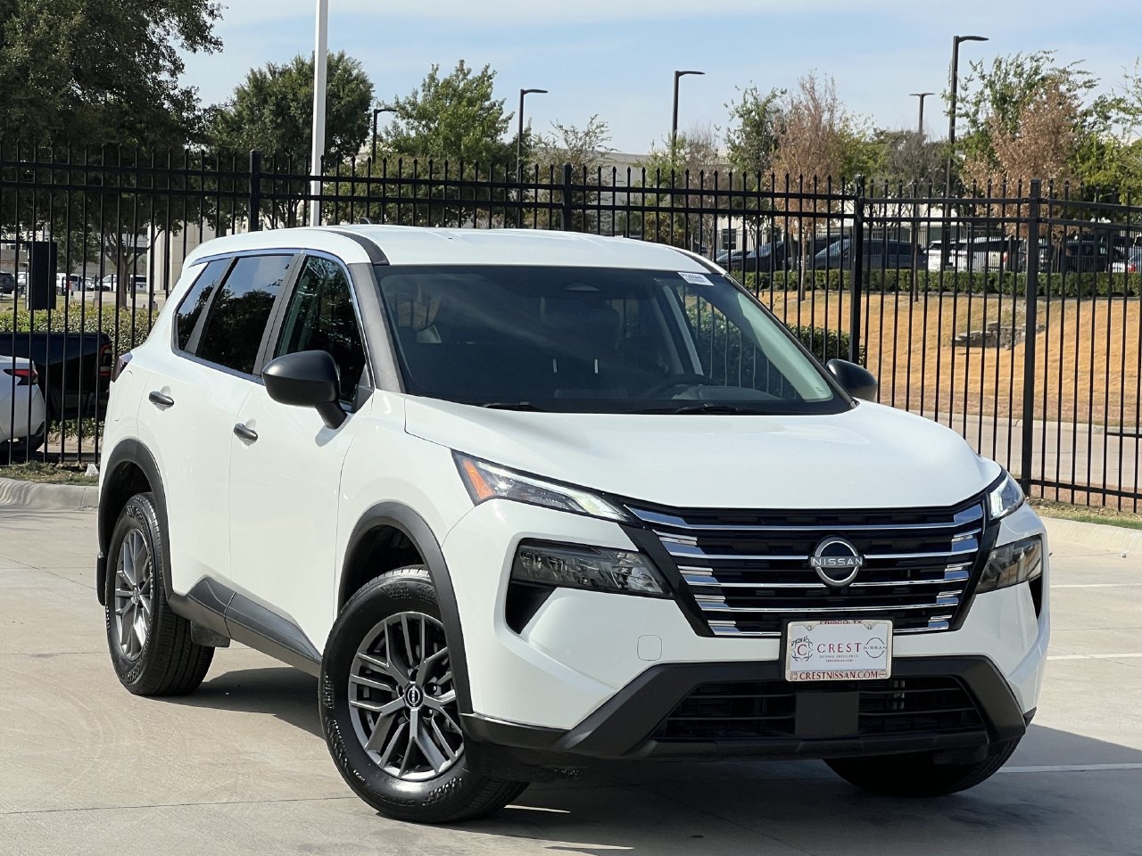 Used 2026 Nissan Rogue S FWD image 2