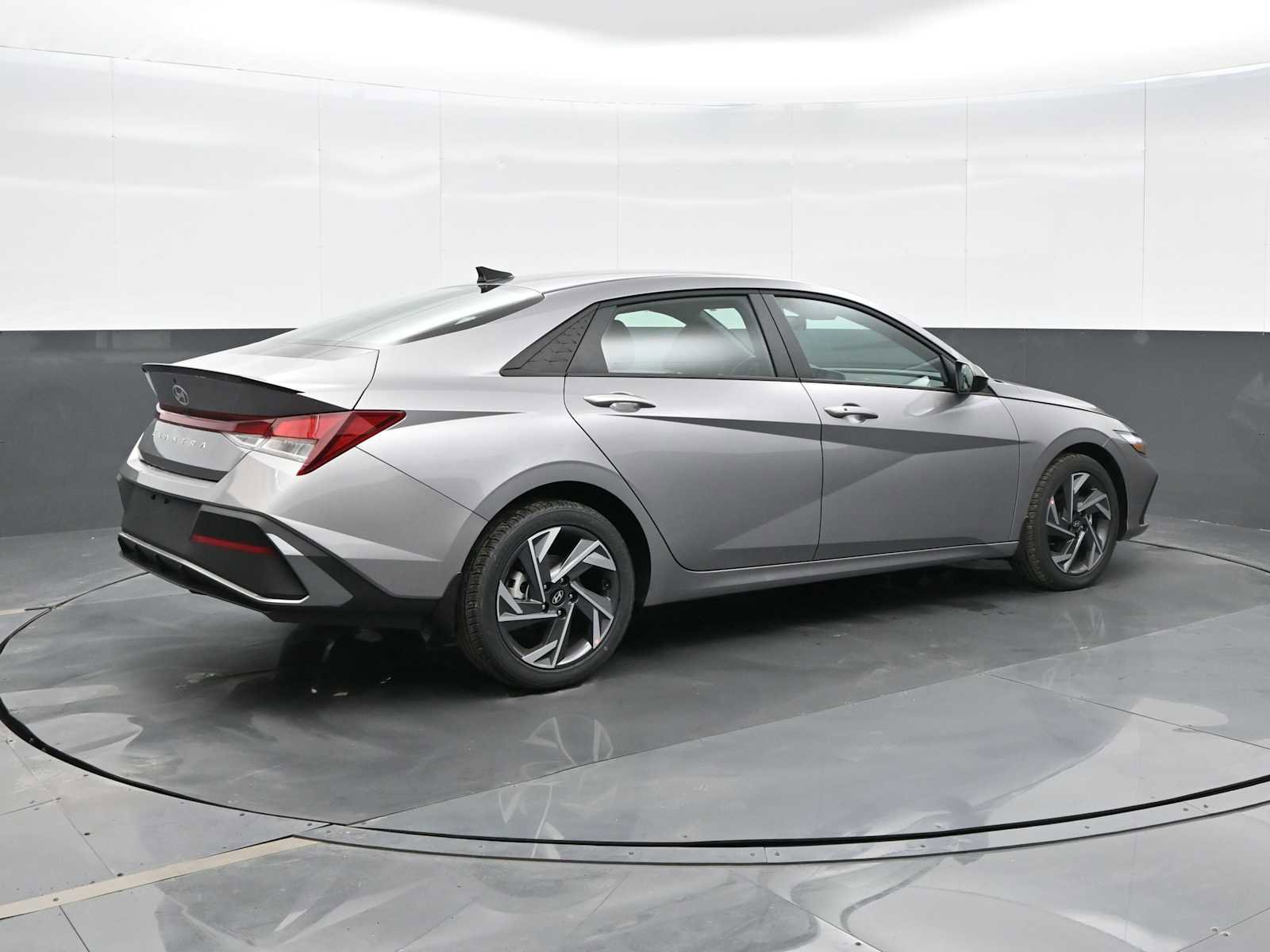 Certified 2025 Hyundai Elantra Sport image 8