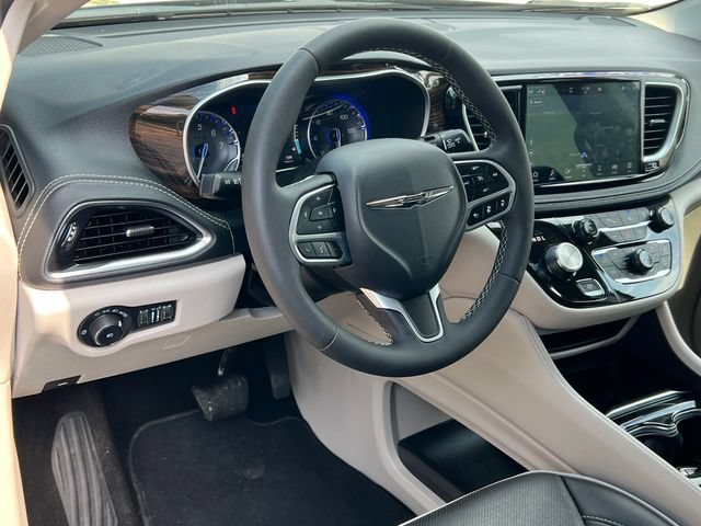 Used 2024 Chrysler Pacifica Limited FWD image 20