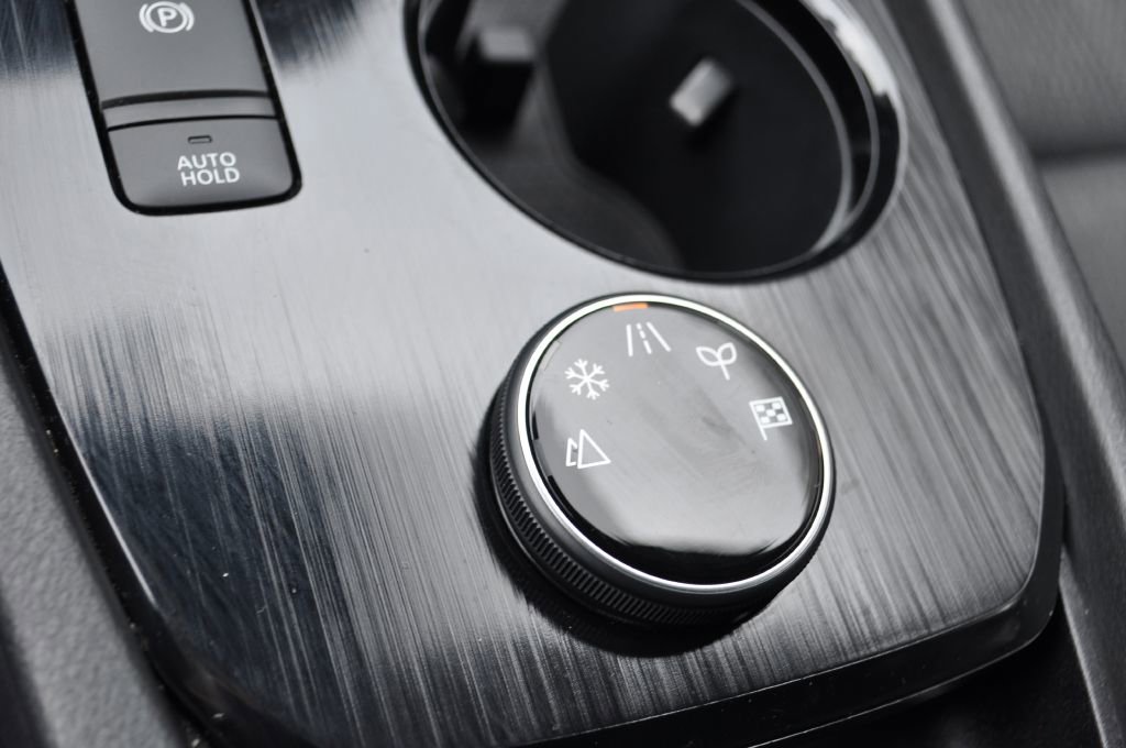 Used 2024 Nissan Rogue SV image 21