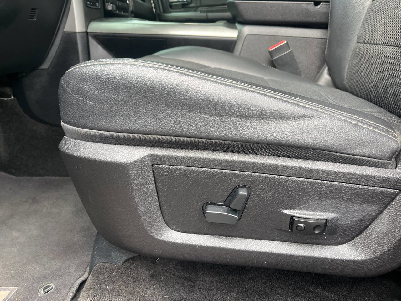 Used 2016 RAM 1500 Sport w/ Black Ram 1500 Sport Group image 19