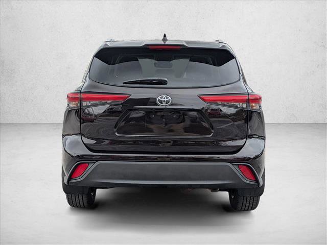 Used 2022 Toyota Highlander XLE AWD/4WD image 7