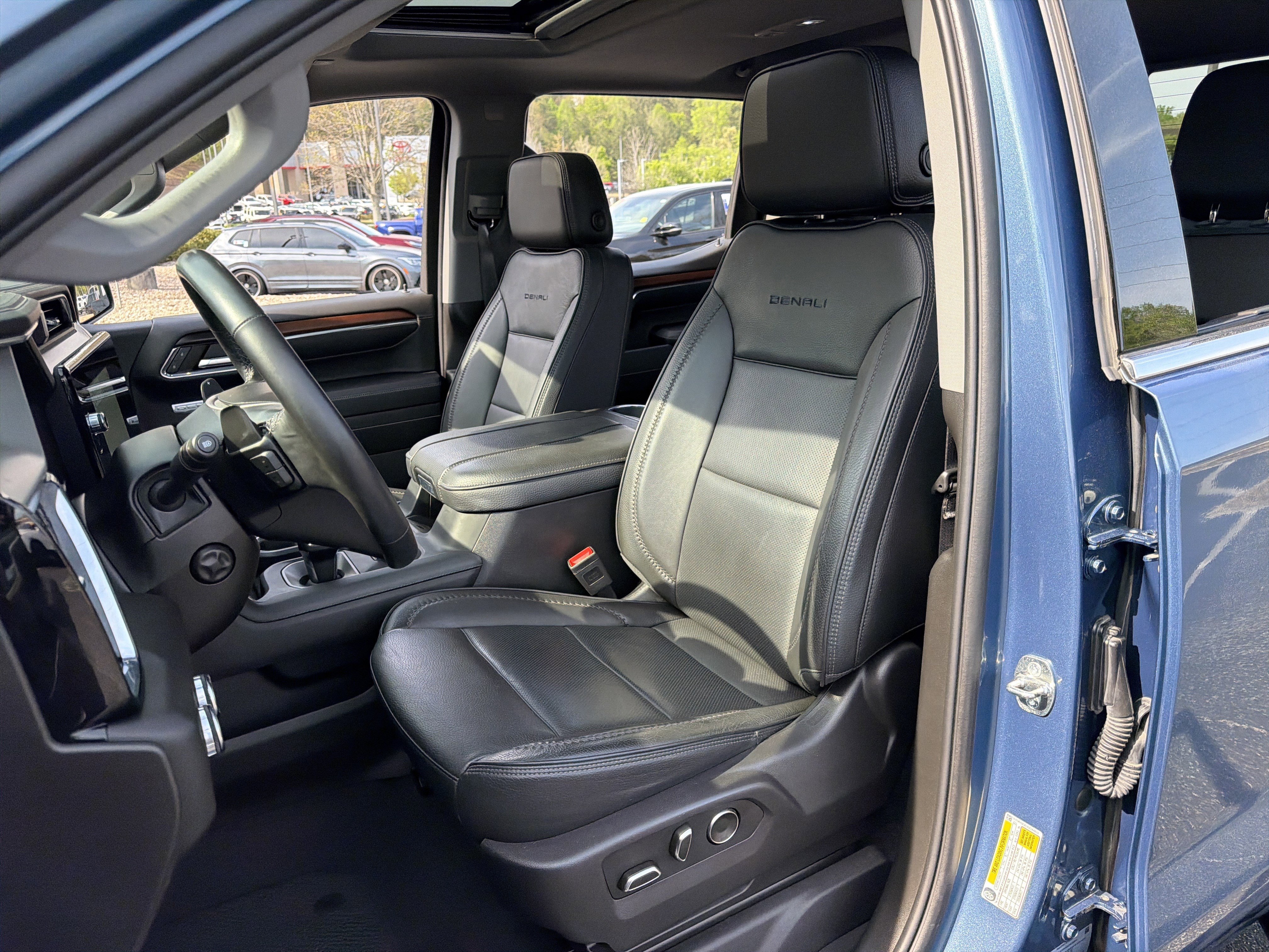 Used 2024 GMC Sierra 1500 Denali w/ Denali Reserve Package AWD/4WD image 9