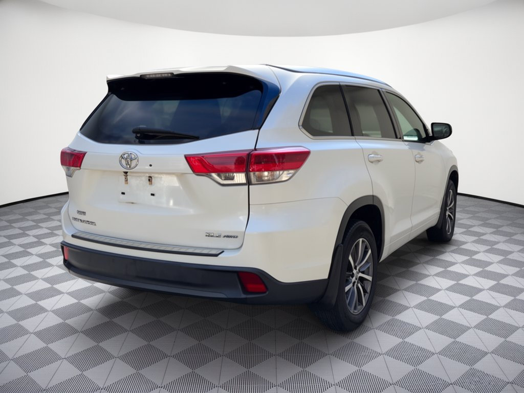 Used 2018 Toyota Highlander XLE AWD/4WD image 9