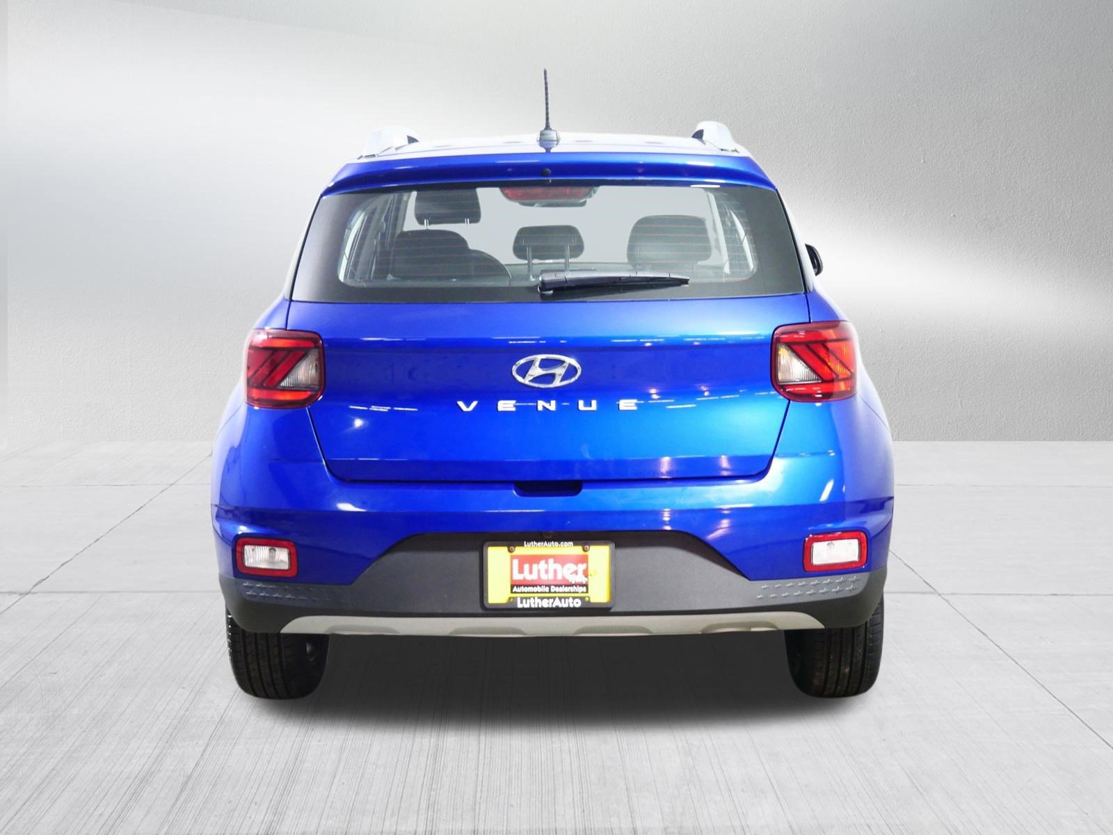 Used 2024 Hyundai Venue SEL image 6