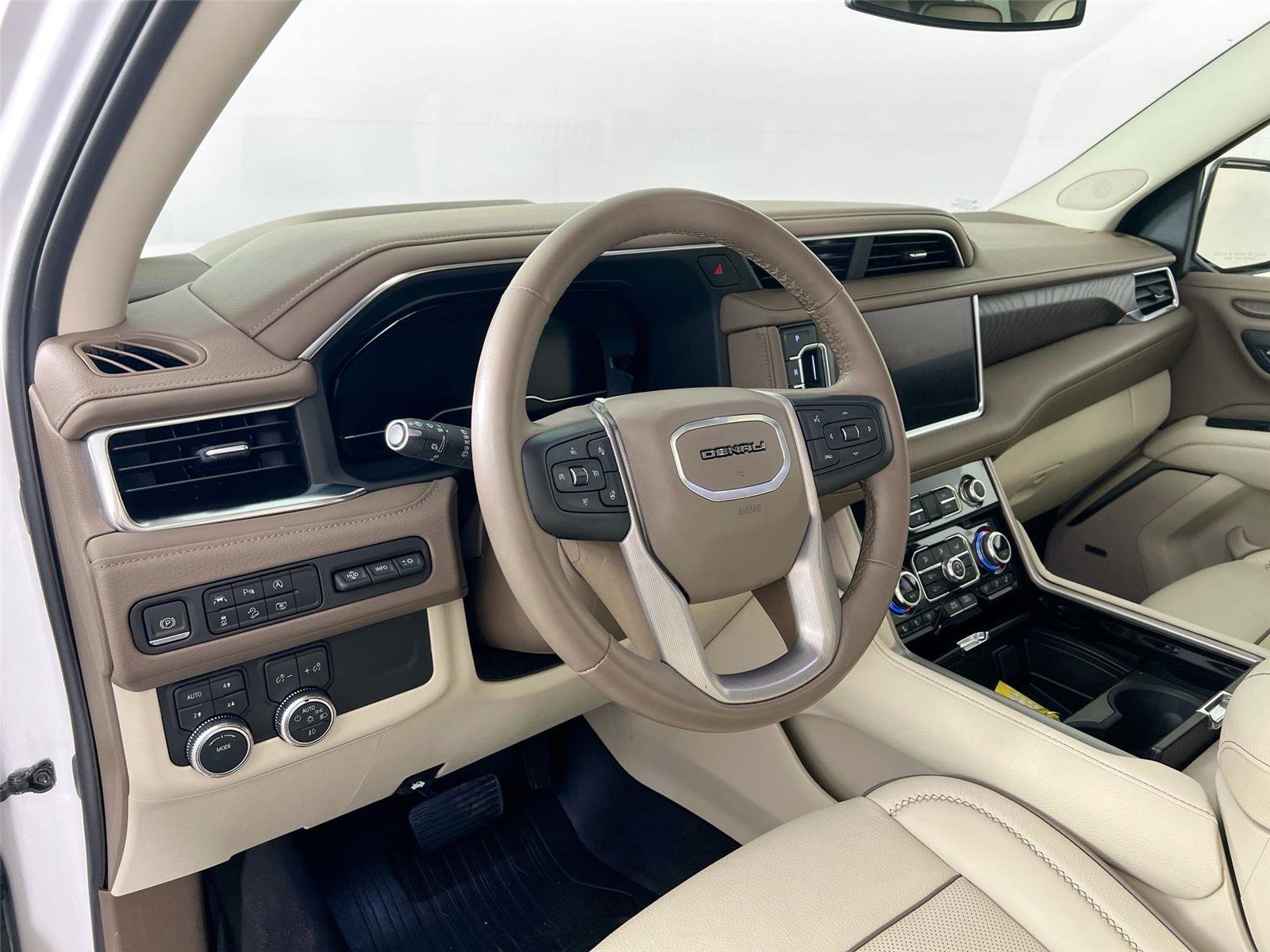 Used 2024 GMC Yukon XL Denali AWD/4WD image 10