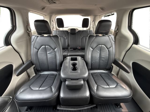 Used 2017 Chrysler Pacifica Touring-L Plus w/ Tire & Wheel Group FWD image 16