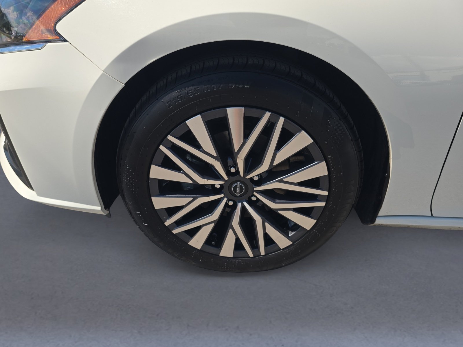 Used 2025 Nissan Altima 2.5 SV FWD image 10