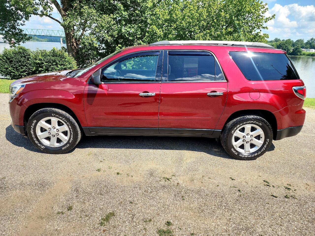 Used 2016 GMC Acadia SLE image 2