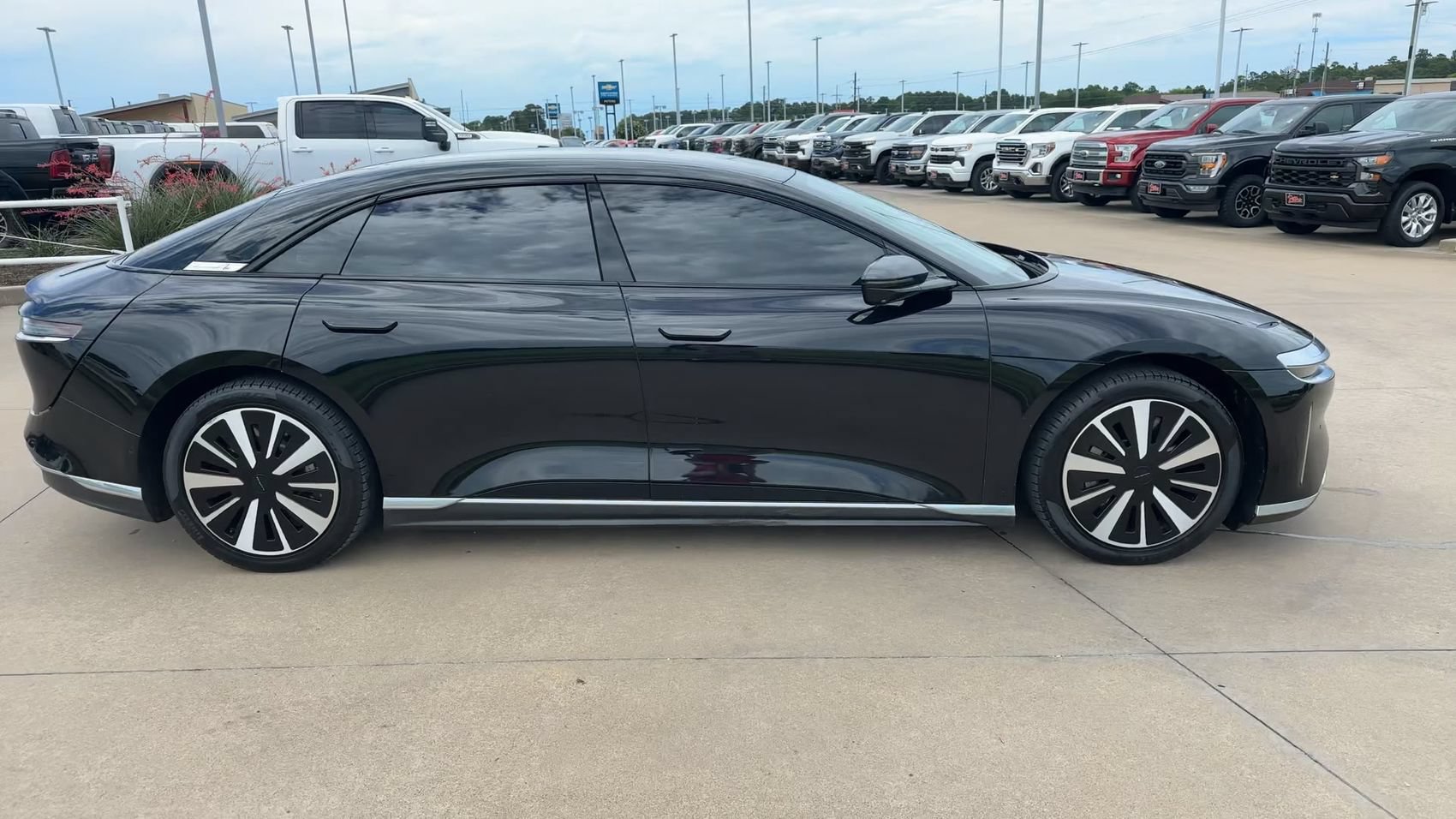 Used 2024 Lucid Air Touring AWD/4WD image 2
