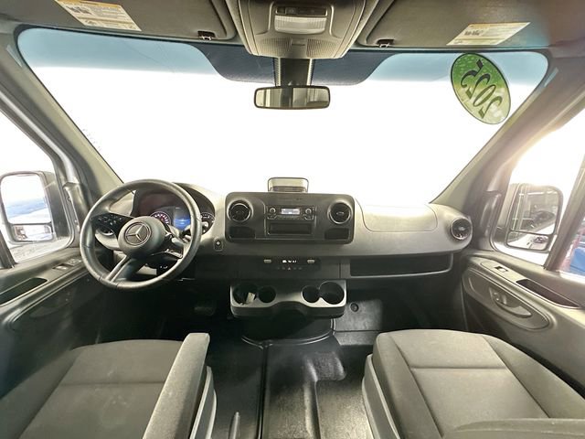 Used 2025 Mercedes-Benz Sprinter 2500 image 4