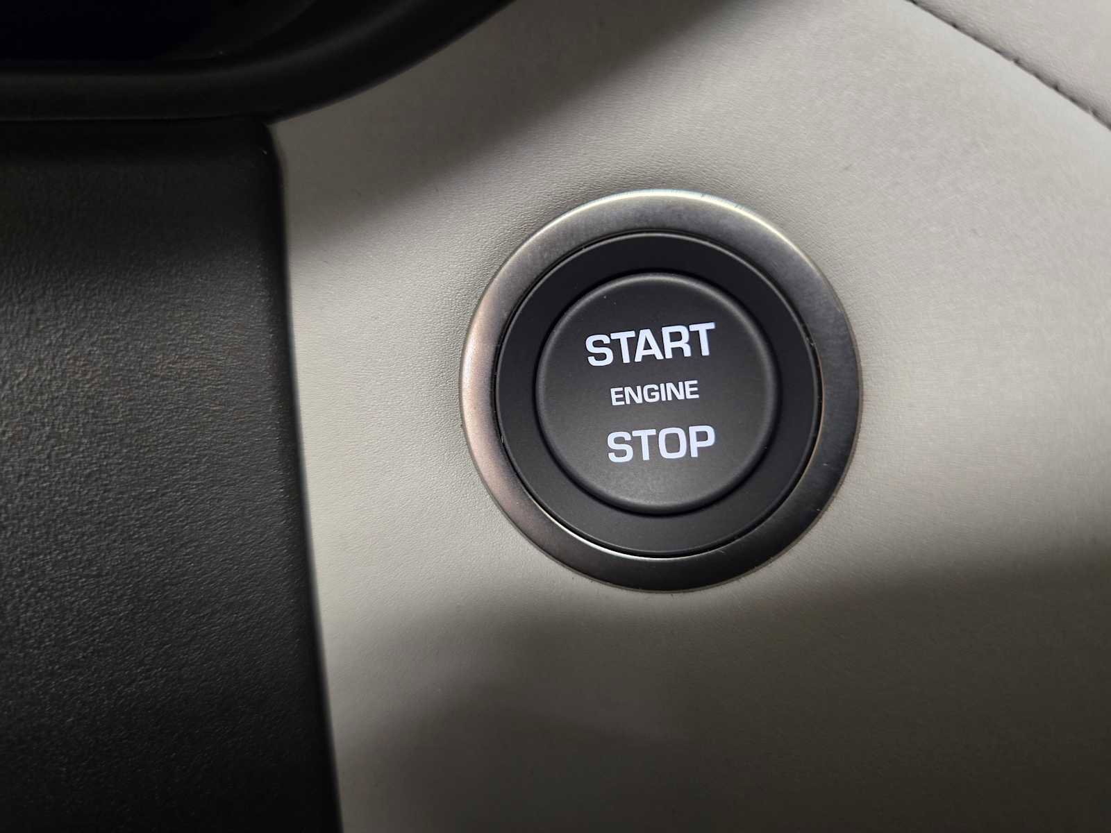 New 2026 Land Rover Range Rover Velar Dynamic SE image 35