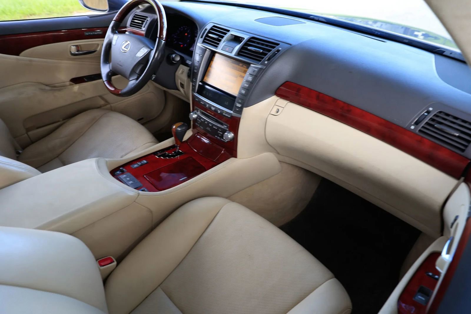Used 2012 Lexus LS 460 L image 18