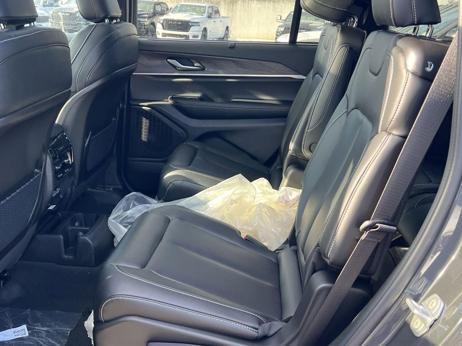 New 2025 Jeep Grand Cherokee L Limited w/ Luxury Tech Group II image 19