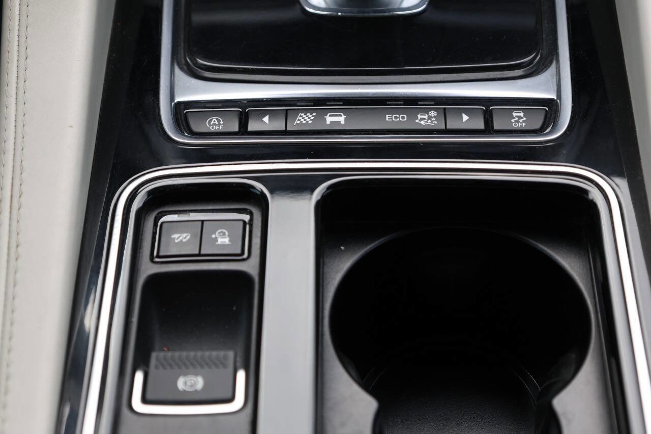 Used 2020 Jaguar F-PACE SVR image 22