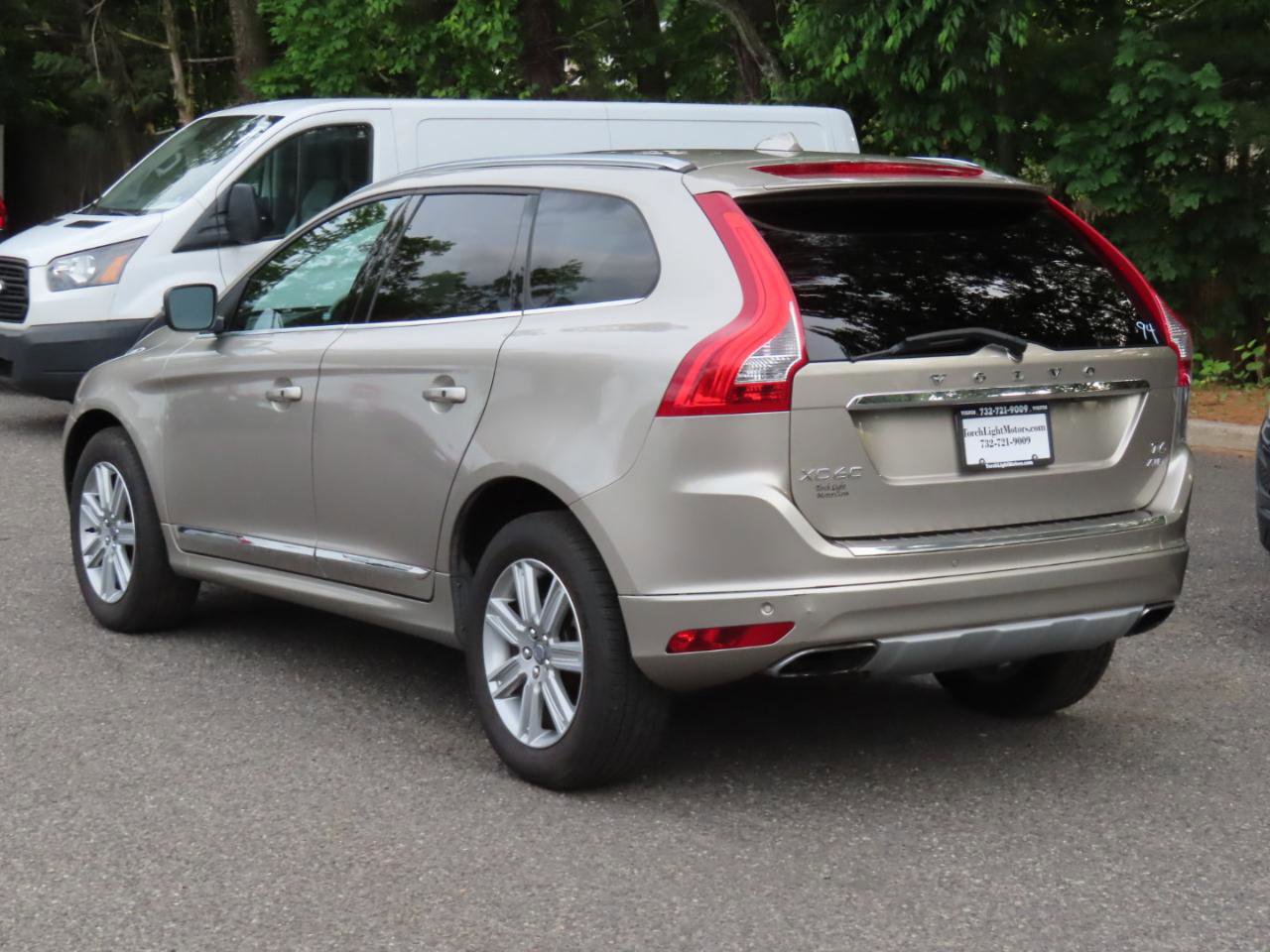 Used 2016 Volvo XC60 T6 w/ Proximity Package AWD/4WD image 4