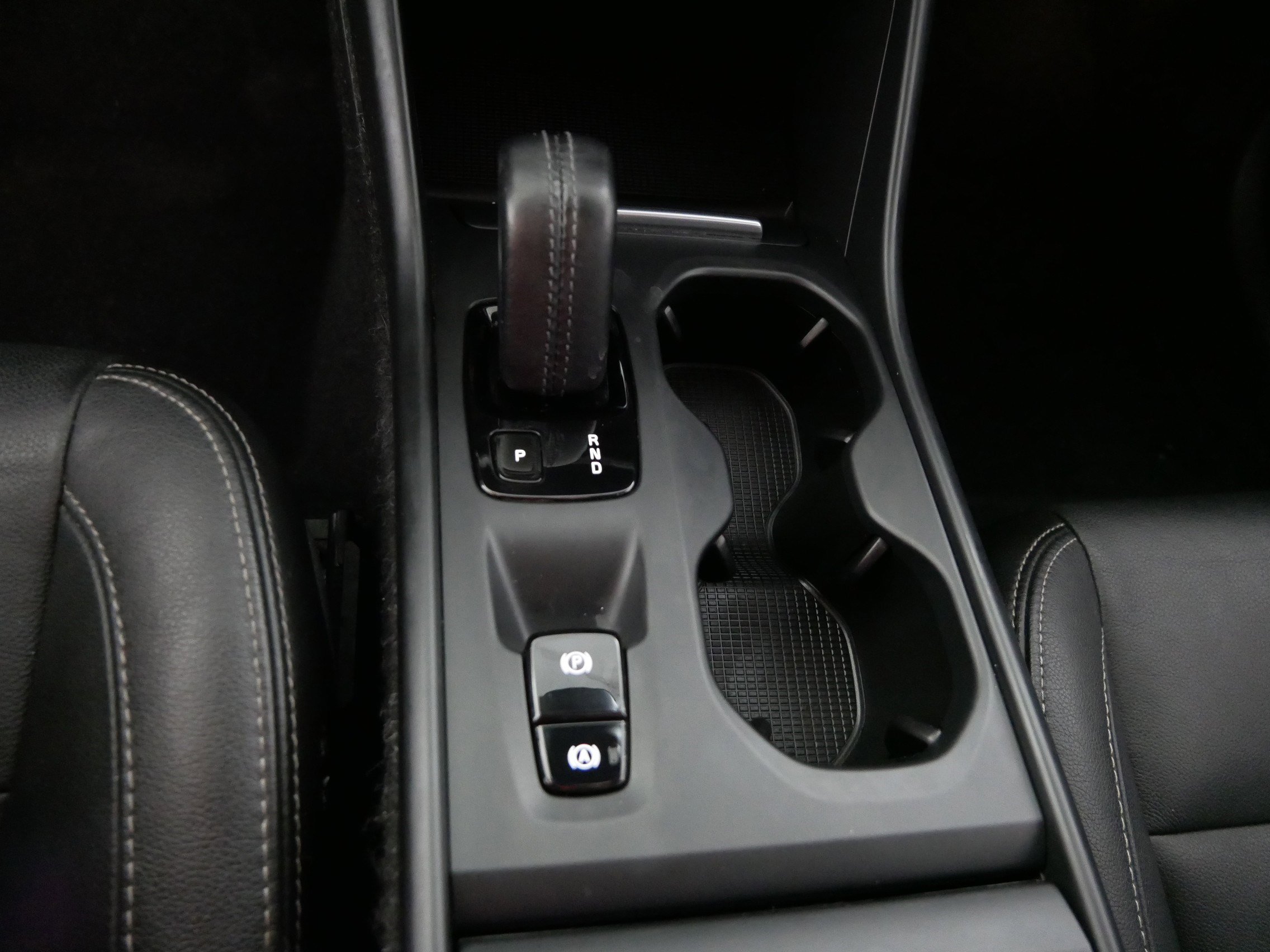 Used 2021 Volvo XC40 T5 Momentum image 24