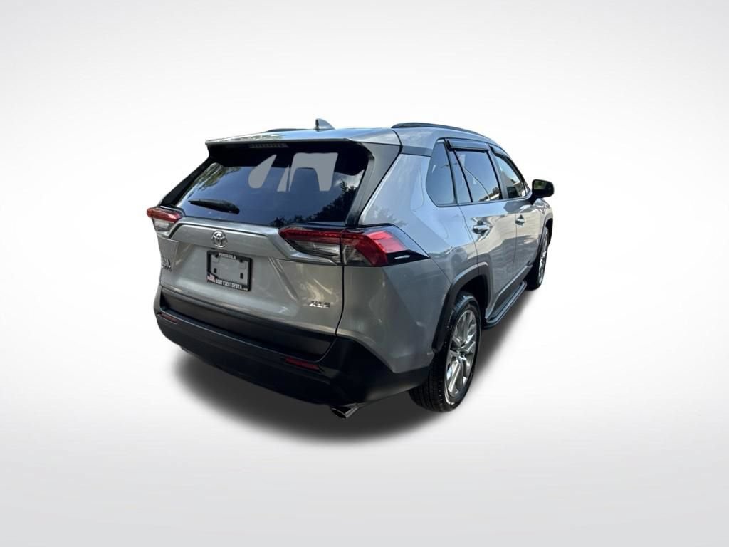 Used 2019 Toyota RAV4 XLE Premium w/ Cold Weather Package FWD image 5