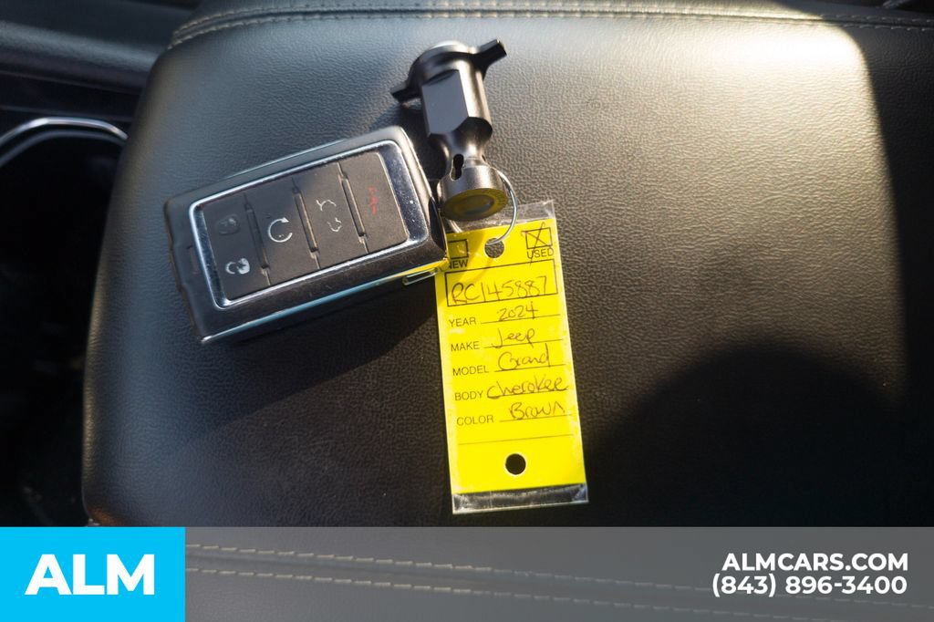 Used 2024 Jeep Grand Cherokee Limited 4xe AWD/4WD image 18