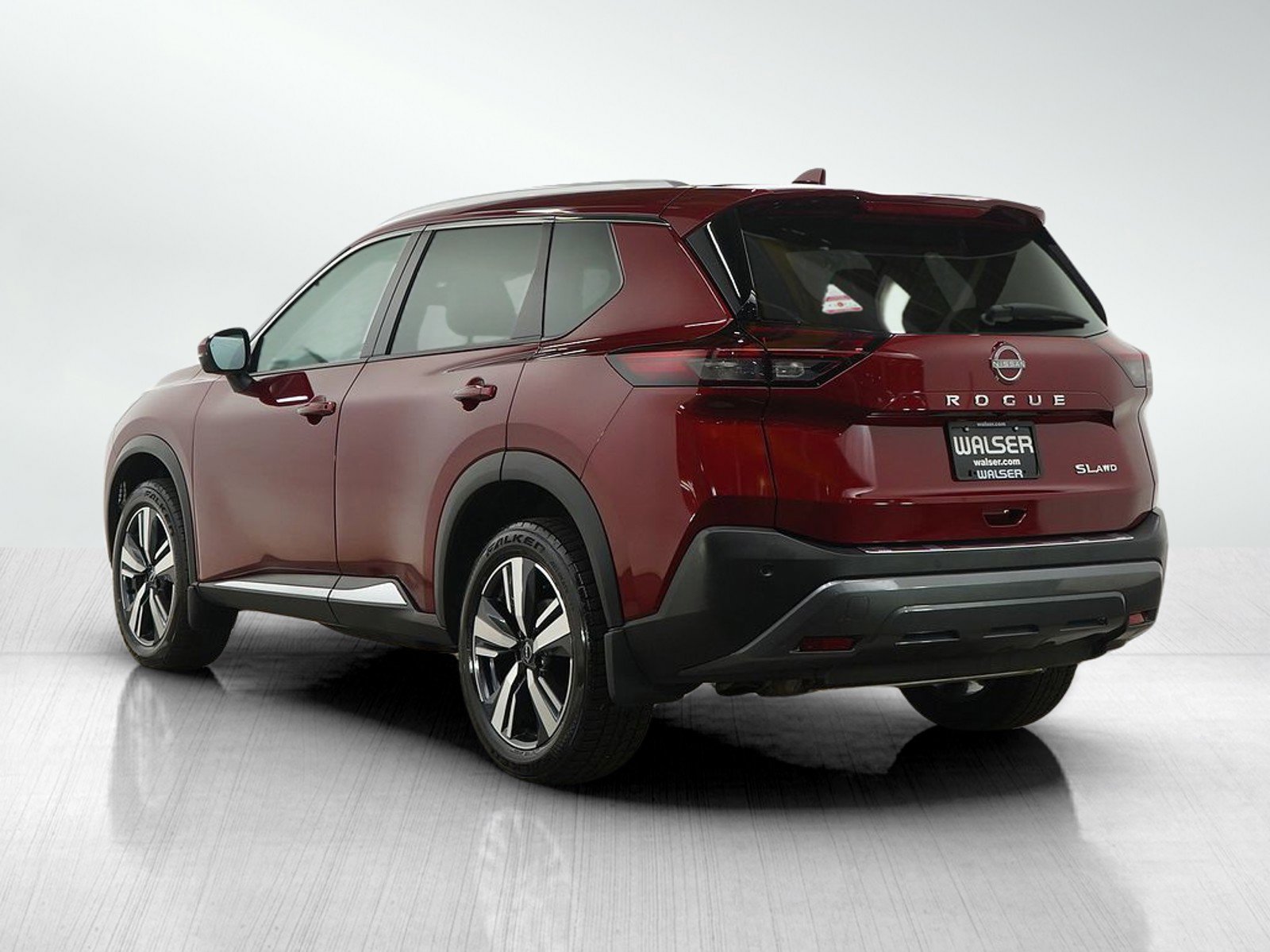 Used 2023 Nissan Rogue SL image 3