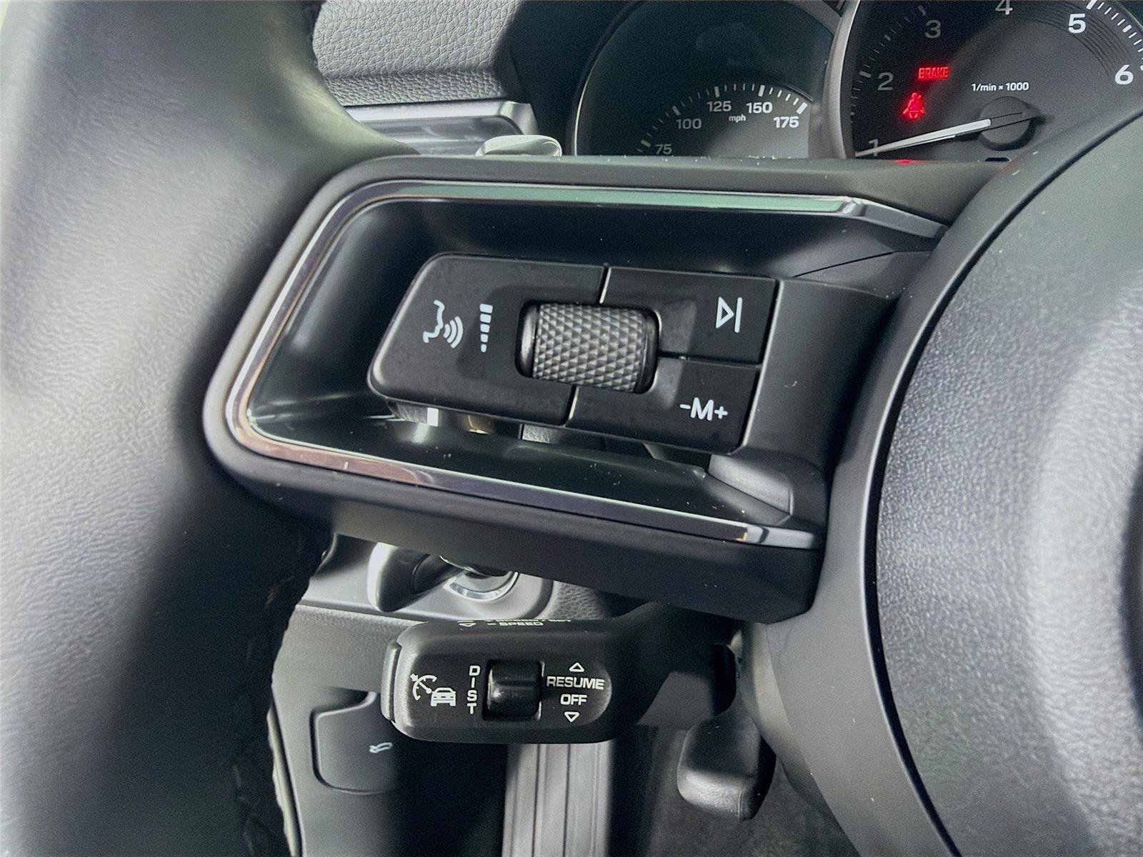 Certified 2023 Porsche Macan AWD/4WD image 12