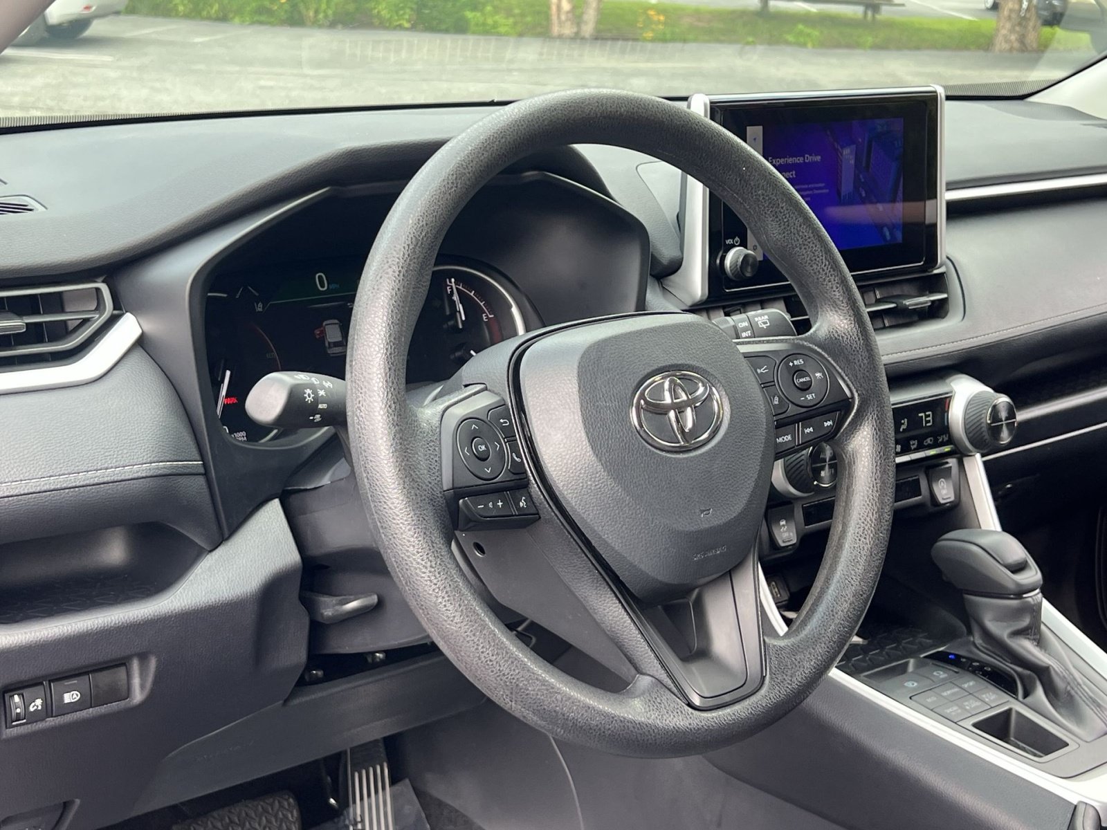Used 2025 Toyota RAV4 XLE AWD/4WD image 15