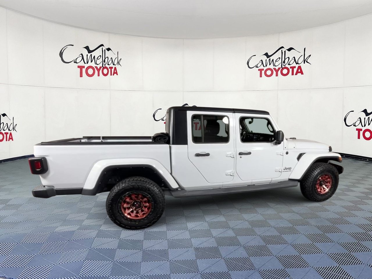Used 2022 Jeep Gladiator Overland AWD/4WD image 3