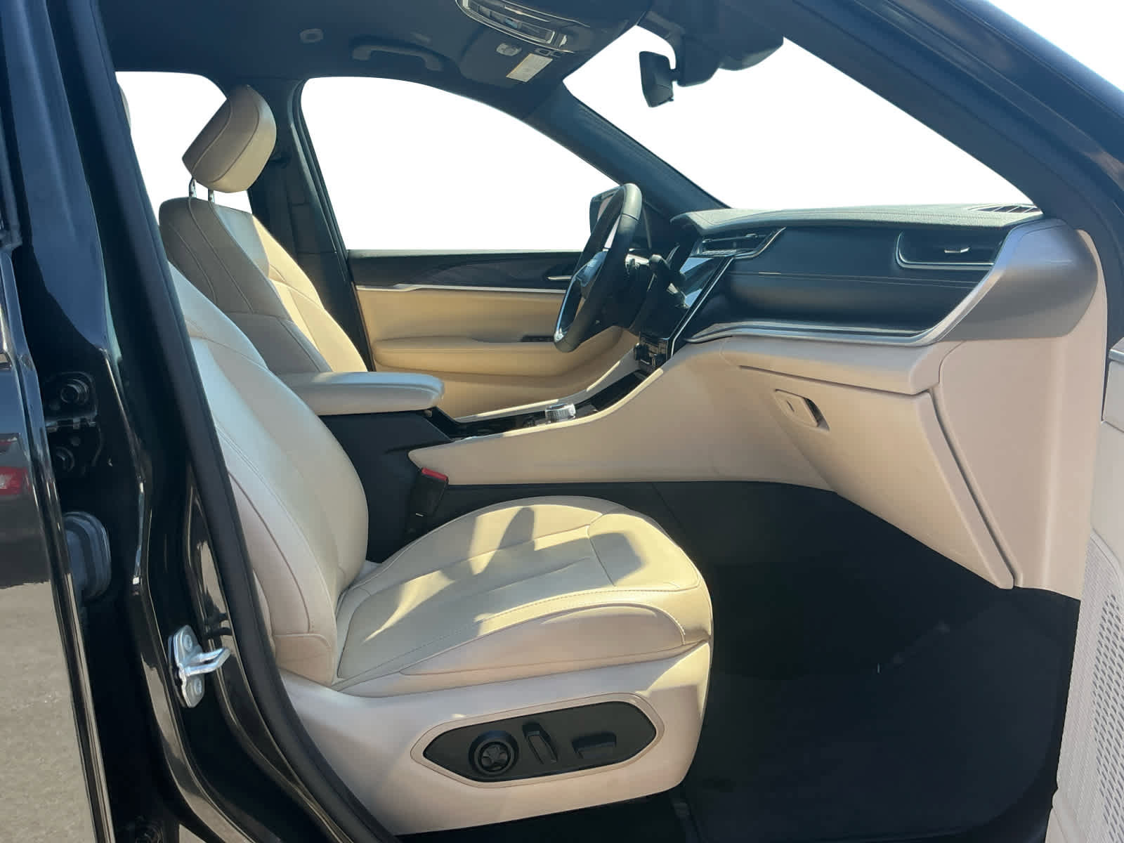 Used 2023 Jeep Grand Cherokee L Limited image 16