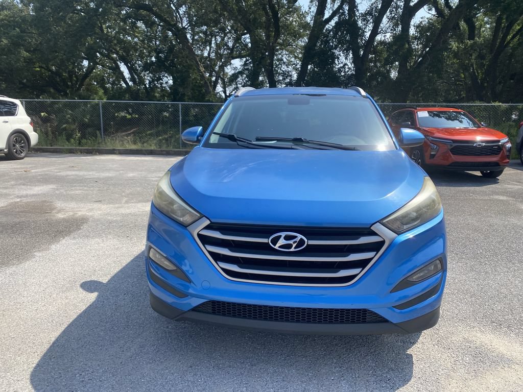 Used 2017 Hyundai Tucson SE w/ SE Popular Package 02 FWD image 2
