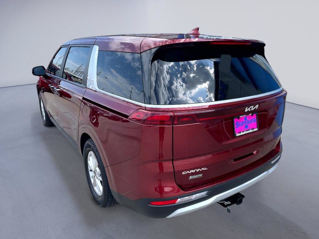 Used 2023 Kia Carnival LX FWD image 2