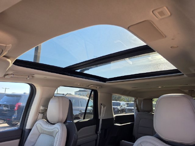 Used 2023 Lincoln Navigator L Reserve AWD/4WD image 8