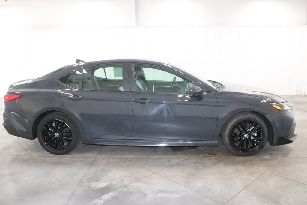 Used 2025 Toyota Camry SE FWD image 11