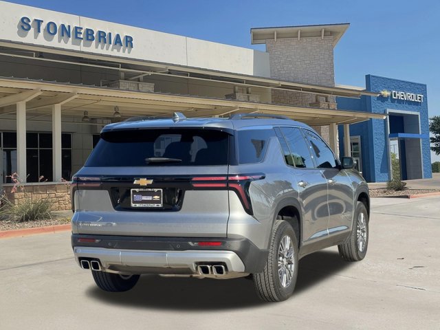 Used 2025 Chevrolet Traverse LT FWD image 5