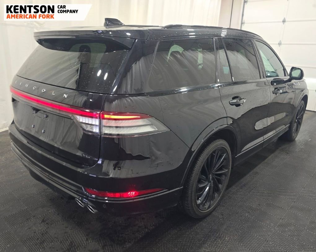 Used 2025 Lincoln Aviator Reserve w/ Jet Appearance Package image 2