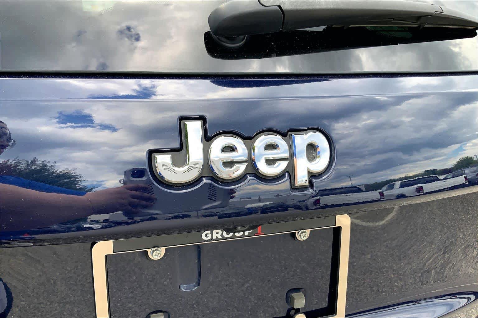 Used 2017 Jeep Grand Cherokee Overland AWD/4WD image 33