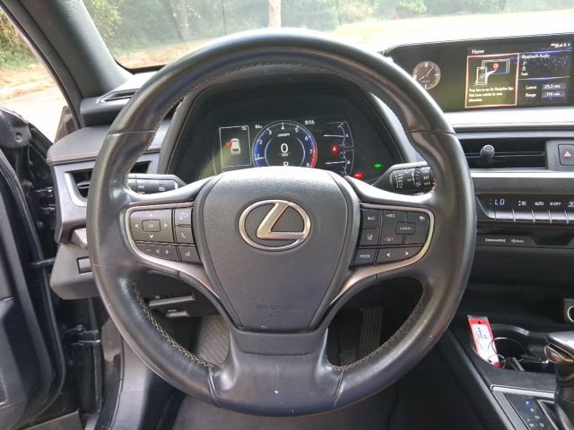 Used 2019 Lexus UX 200 w/ Accessory Package FWD image 16