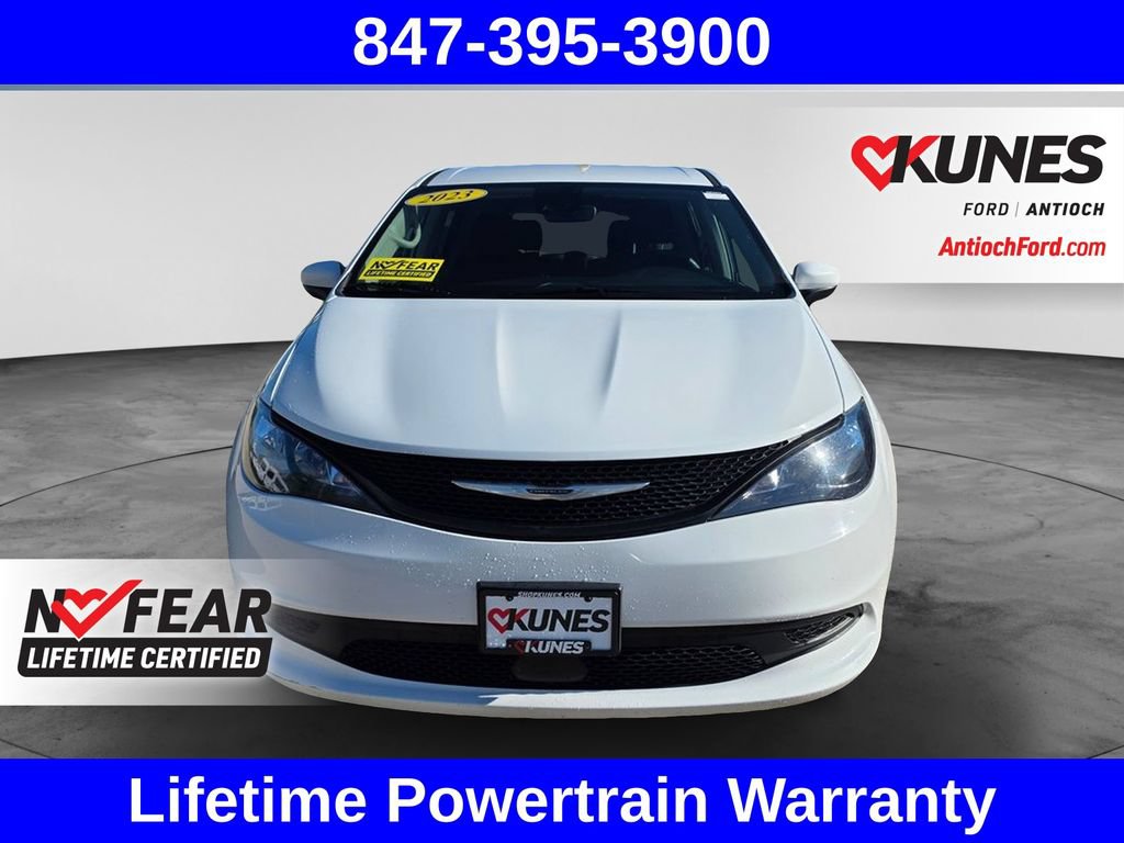 Used 2023 Chrysler Voyager LX FWD image 2